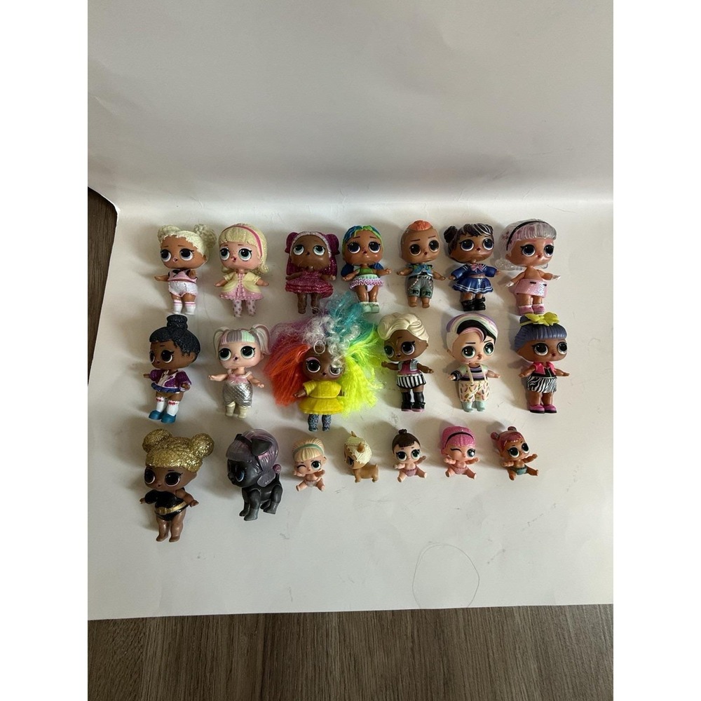 Large set of L.O.L. Surprise! dolls, their Lil Sisters, and pets + accessories